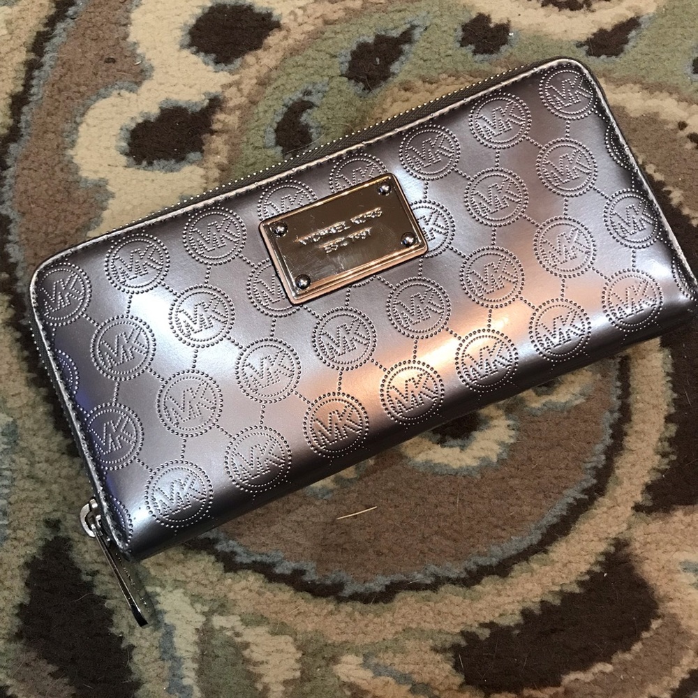 Michael Kors Metallic Wallet
